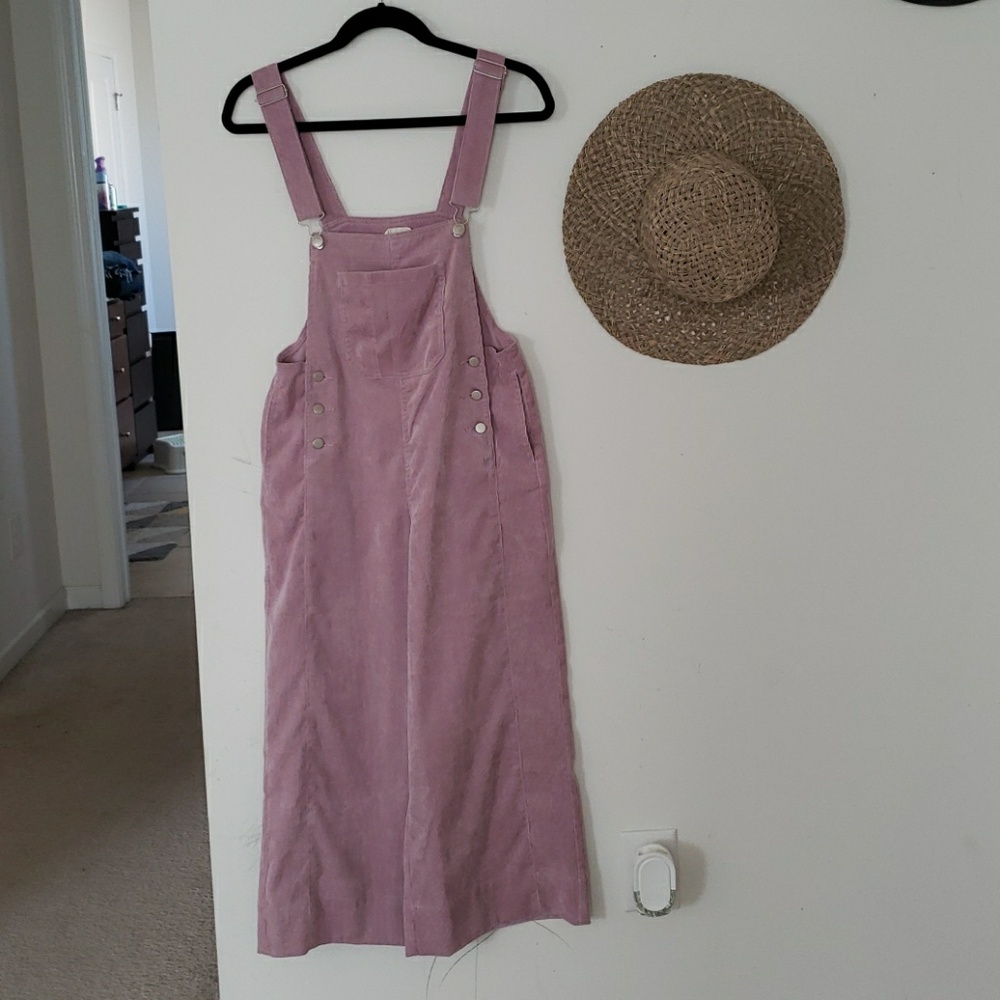 New! SMALL.Pink corduroy cropped wide leg overall